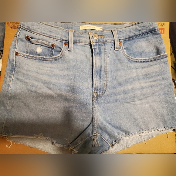 Women's Levi's High Rise Denim Shorts- Size 30 - New - Picture 4 of 5